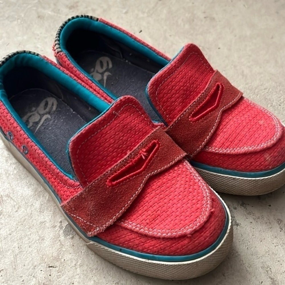 Nike 6.0 coral & teal kids size 5 Balsa slip on loafers